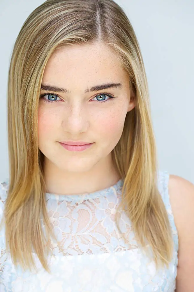 How tall is Meg Donnelly?